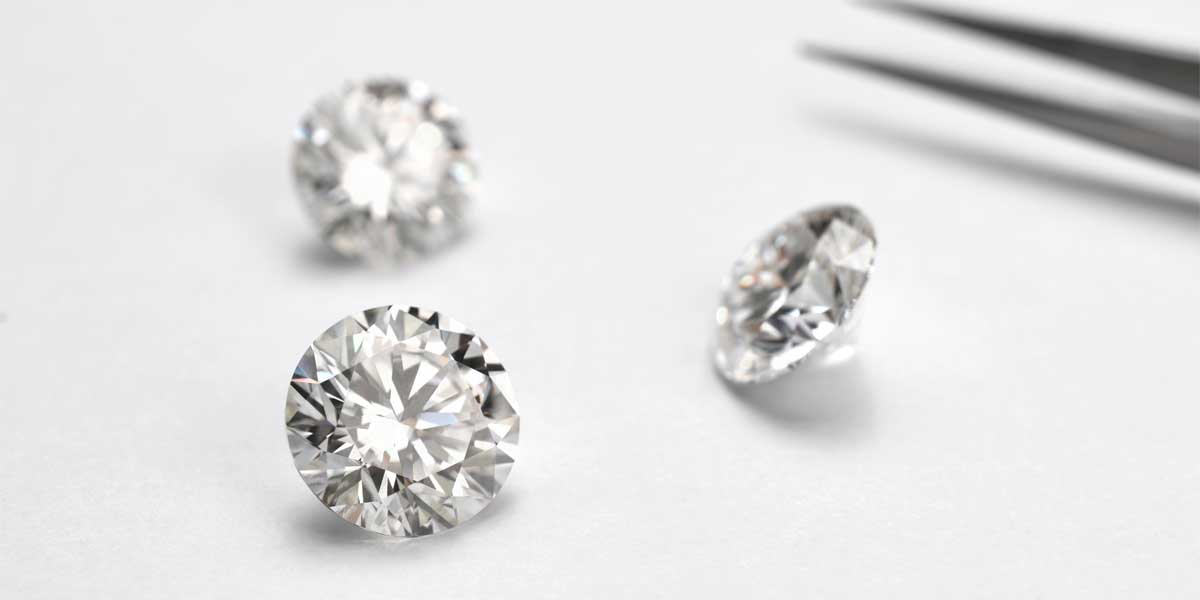 Diamonds,Gemstones,On,A,White,Background