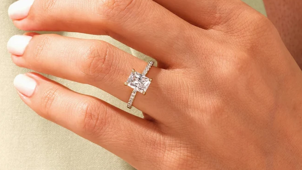 How To Choose The Perfect Engagement Ring in Your Budget_